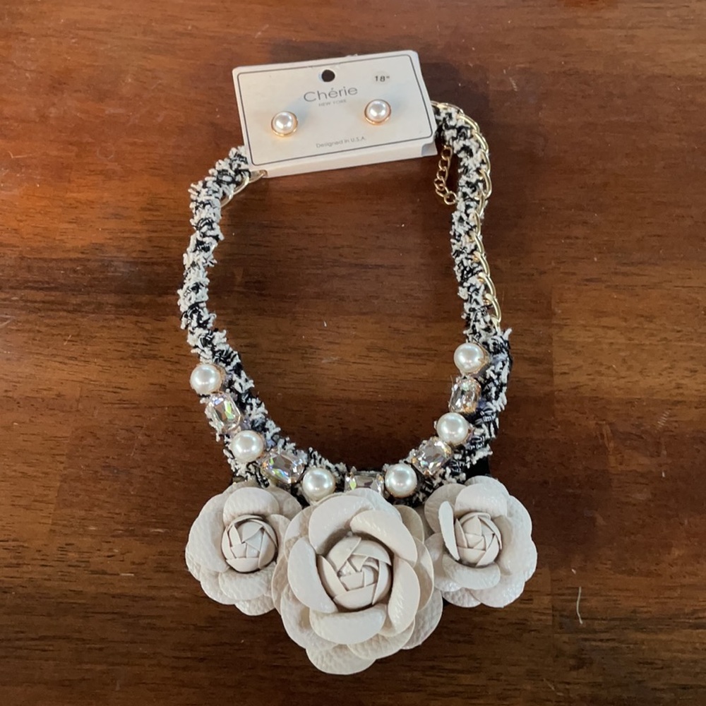 Cherie New York cream rose with pearl necklace set NWT